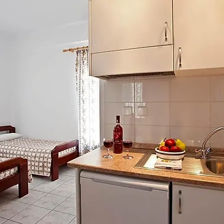 Ancient Thera Aparthotel Perissa (Santorini)