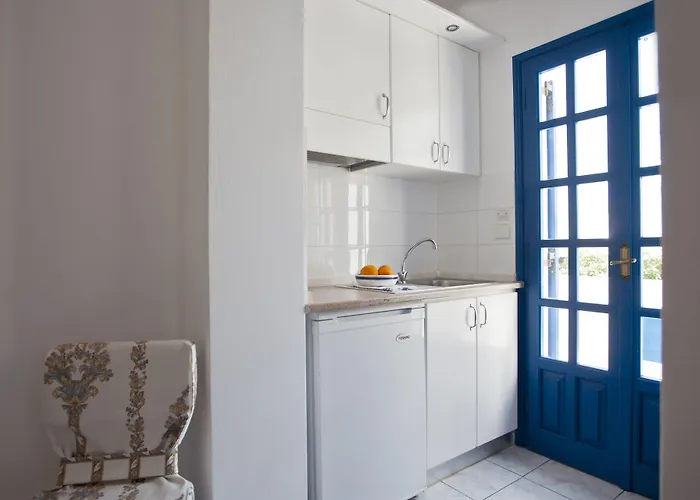 Ancient Thera 3* Perissa (Santorini)