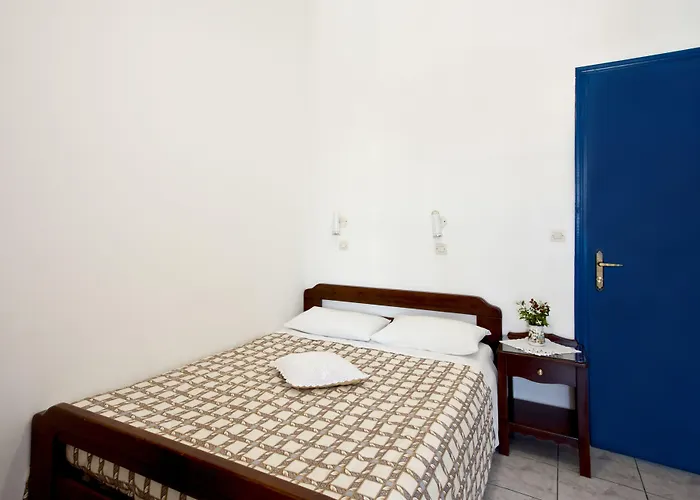 Ancient Thera Apartmanhotel Perísza