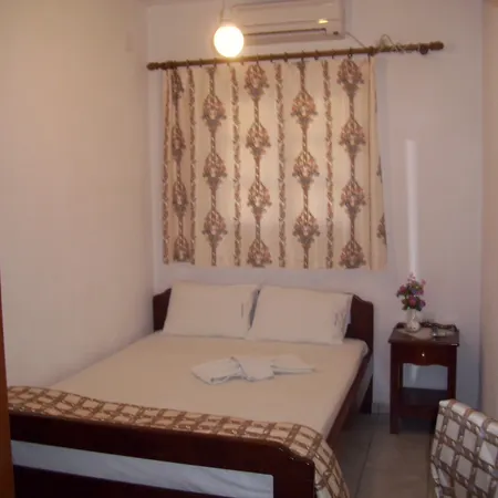 Ancient Thera 아파트호텔 페리사