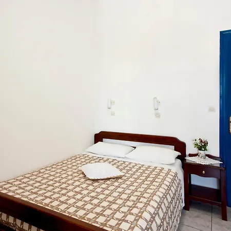 Ancient Thera 페리사